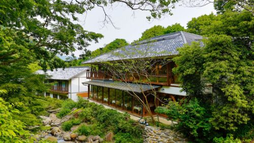 椎葉山荘外観です。