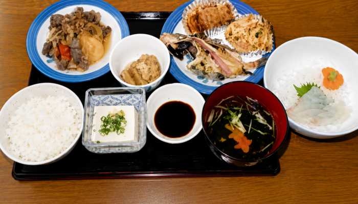 「岡田民宿」料理一例です。