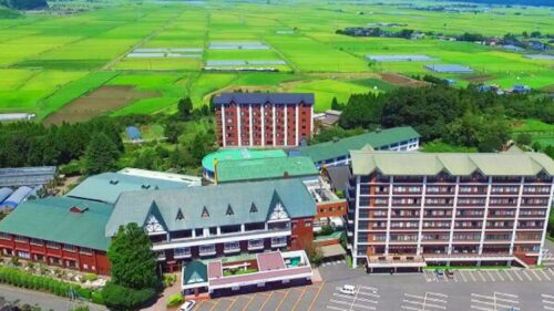 「亀の井ホテル　阿蘇　パークリゾート」外観です。