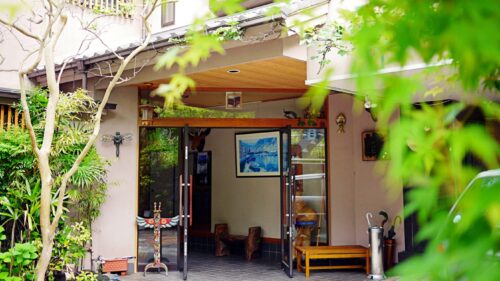 「展望の宿 峰」外観です。