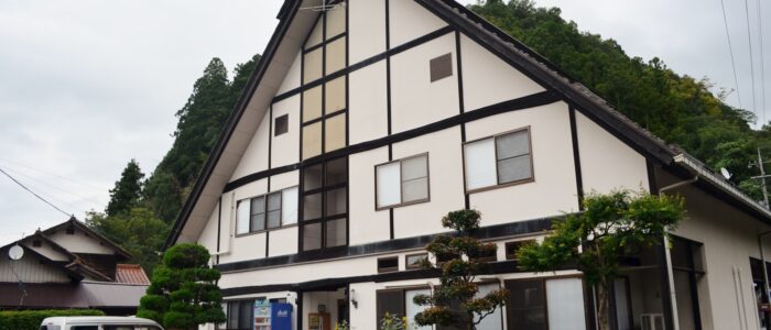 「民宿　山彦」外観です。