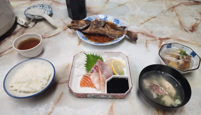 「民宿　満寿美荘」料理一例です。
