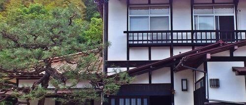 「食堂民宿さと山」外観です。