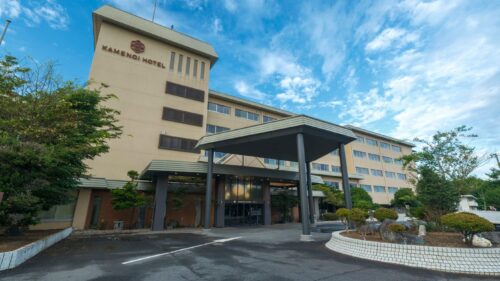 「亀の井ホテル 大洗」外観です。