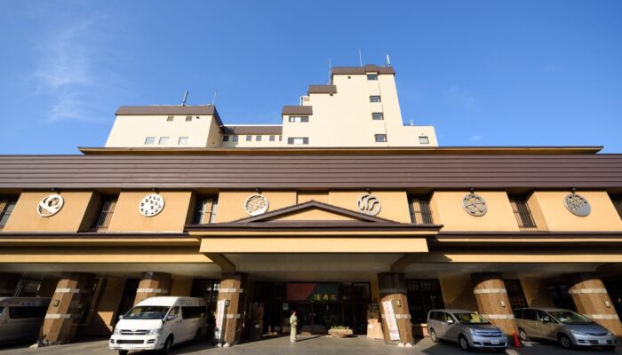 「浅虫温泉 南部屋・海扇閣」外観です。