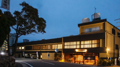 「海上料亭 海楽園」外観です。