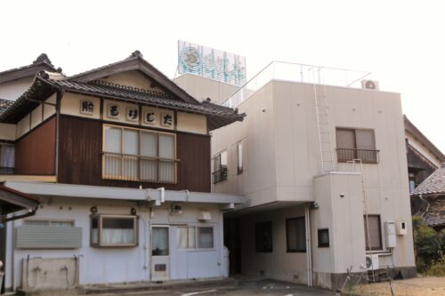 「ふぐ・海鮮料理の宿 もりした」外観です。