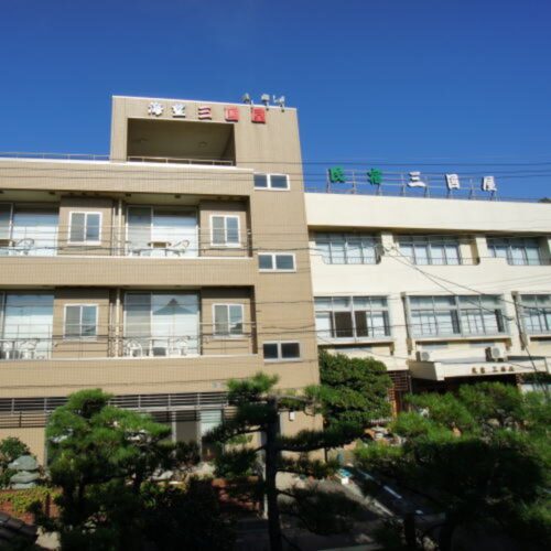 「温泉 料理 民宿 三国屋」外観です。